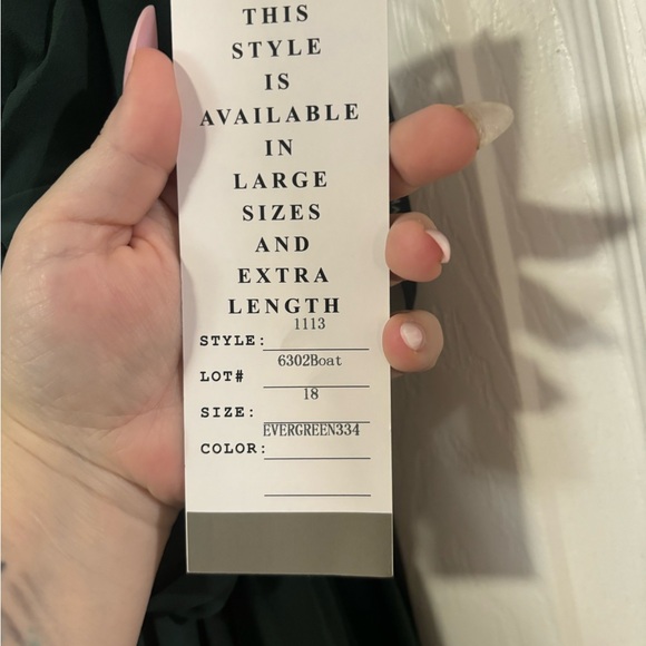 Dresses - Picture 4 of 15